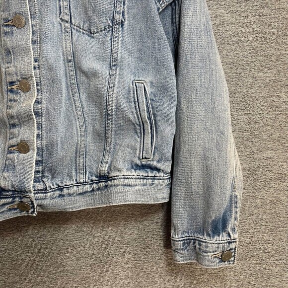 Gap Jean Jacket Womens Size M Blue Light Wash Faded Button Up Pocket Denim - Picture 9 of 15